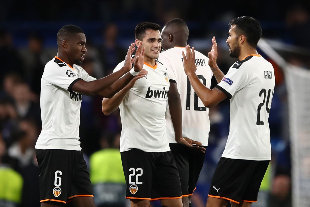Garay, Maxi y Kondogbia celebrando un gol Garay, Maxi y Kondogbia celebrando un gol