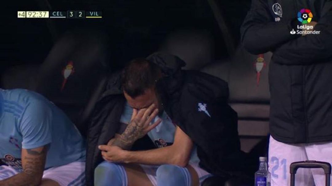 Aspas llorando de la tensión en el banquillo nada más ser sustituido Aspas llorando de la tensión en el banquillo nada más ser sustituido