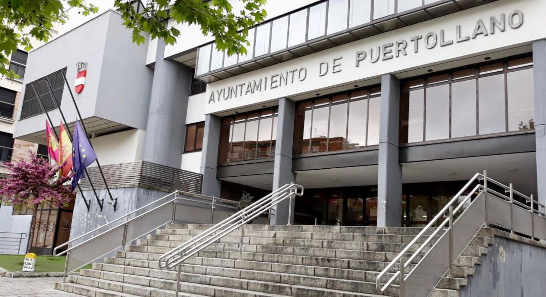 Banderas a media asta en el Ayuntamiento de Puertollano Banderas a media asta en el Ayuntamiento de Puertollano