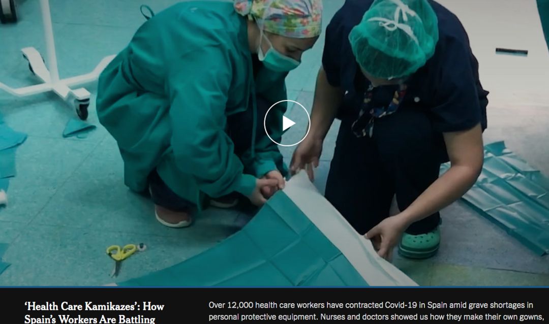 Captura de la web del 'The New York Times' con el reportaje dedicado a los sanitarios kamikazes españoles. Captura de la web del 'The New York Times' con el reportaje dedicado a los sanitarios kamikazes españoles.
