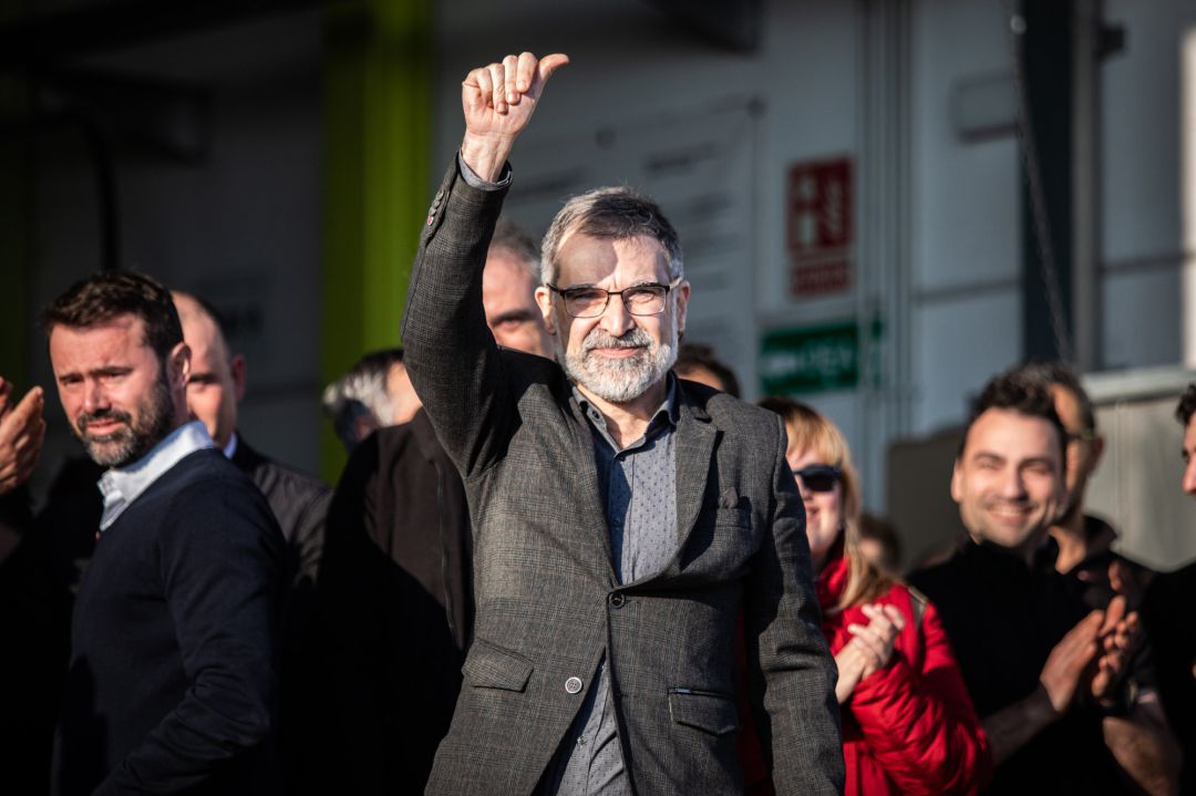 El presidente de Òmnium Cultural, Jordi Cuixart, llega a la empresa Aranow, de la que es presidente y fundador, procedente de la prisión barcelonesa de Lledoners. En Barcelona (Catalunya, España), a 13 de febrero de 2020. El presidente de Òmnium Cultural, Jordi Cuixart, llega a la empresa Aranow, de la que es presidente y fundador, procedente de la prisión barcelonesa de Lledoners. En Barcelona (Catalunya, España), a 13 de febrero de 2020.