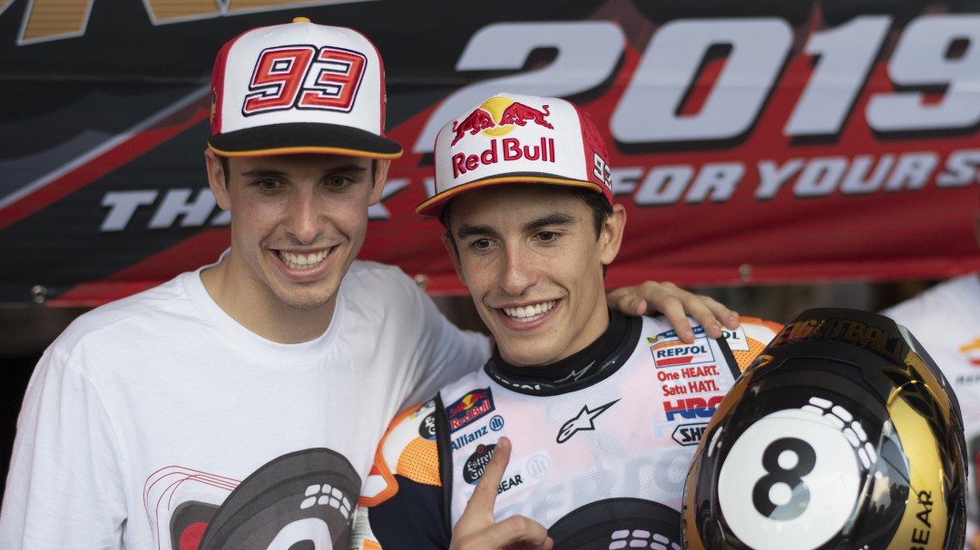 Los hermanos Márquez donan material para la lucha contra el coronavirus