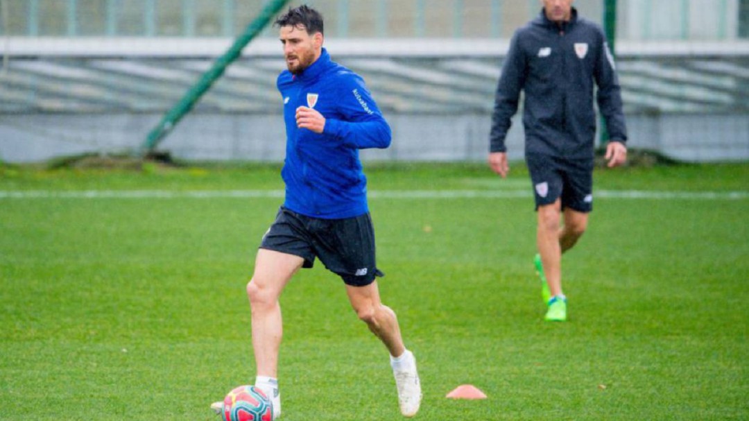 ¿Renovaría Aduriz si la final de Copa se jugara en septiembre?
