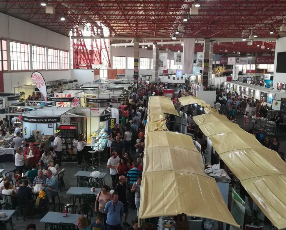 Pabellón 2 de la Feria de Muestras de Armilla-Granada (Fermasa) durante una de las ferias. Aquí podría instalarse un hospital de campaña ante el avance del número de casos de la covid-19 Pabellón 2 de la Feria de Muestras de Armilla-Granada (Fermasa) durante una de las ferias. Aquí podría instalarse un hospital de campaña ante el avance del número de casos de la covid-19
