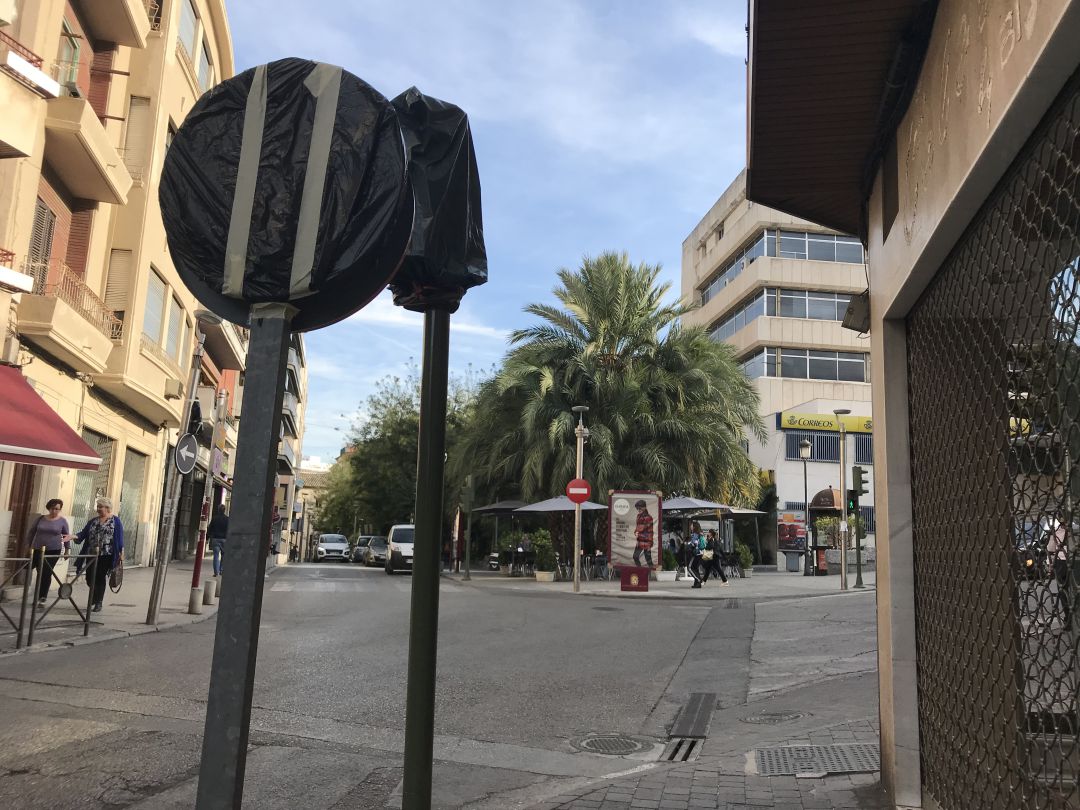 El Ayuntamiento de Úbeda tapará la señales de estacionamiento quincenal. El Ayuntamiento de Úbeda tapará la señales de estacionamiento quincenal.