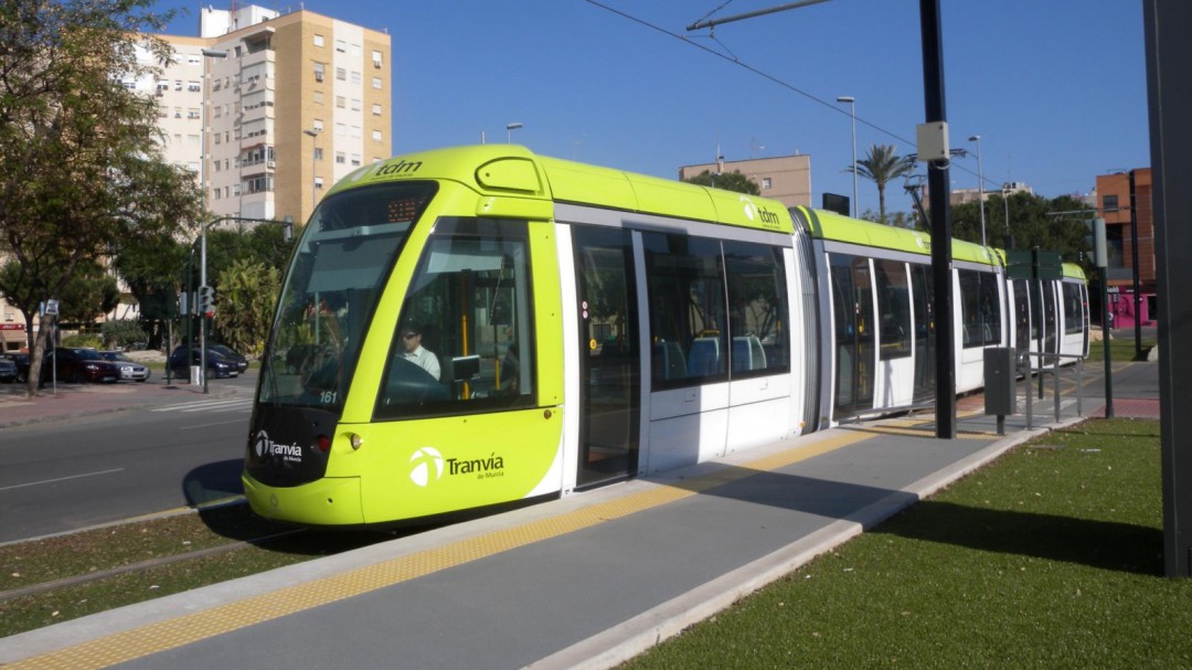 El tranvía y los autobuses en Murcia vuelven a reducir sus horarios