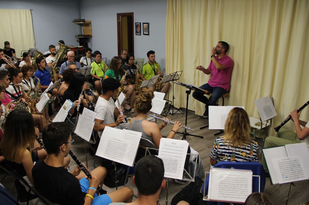 Ensayo de la banda municipal de música de Cuéllar integrada por alumnos de la escuela de música Ensayo de la banda municipal de música de Cuéllar integrada por alumnos de la escuela de música