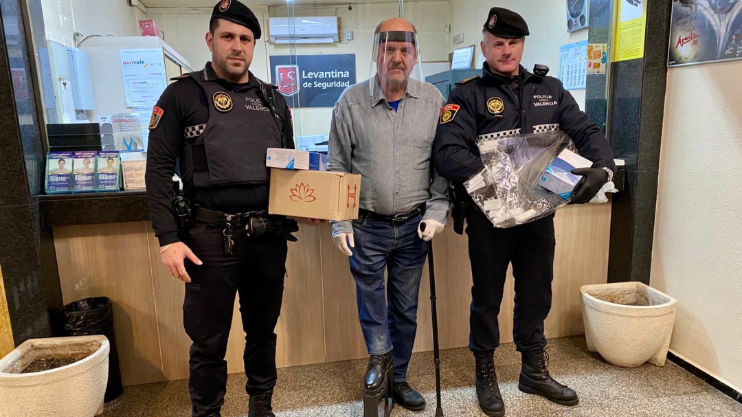 El agente que se fotografió en una empresa vinculada a la extrema derecha será expedientado