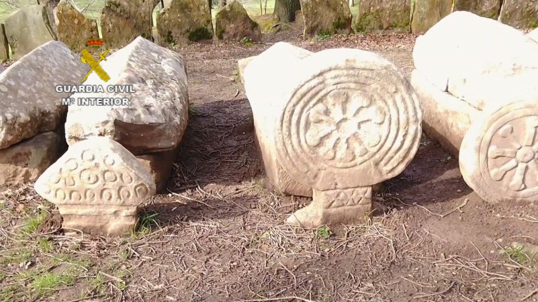Alguna de las estelas recuperadas Alguna de las estelas recuperadas
