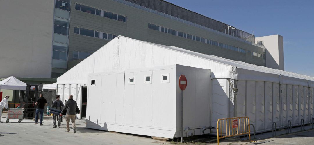 Hospital de campaña junto al Hospital de Fuenlabrada Hospital de campaña junto al Hospital de Fuenlabrada
