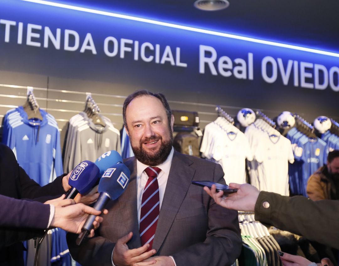 Jorge Menéndez en la nueva tienda oficial Jorge Menéndez en la nueva tienda oficial