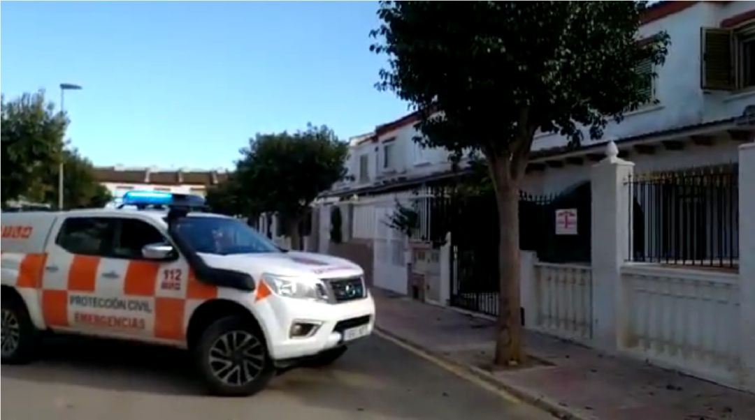 Vehículos de emergencia frente al domicilio de Isabel Vehículos de emergencia frente al domicilio de Isabel