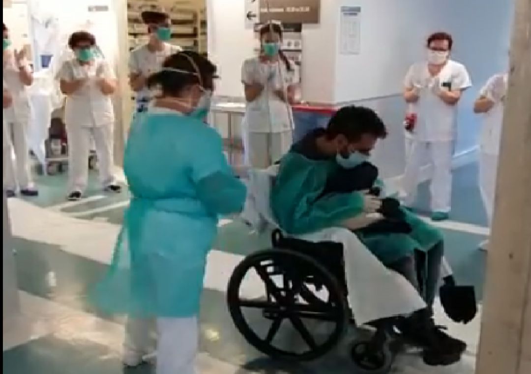 El paciente mientras abandona la unidad El paciente mientras abandona la unidad