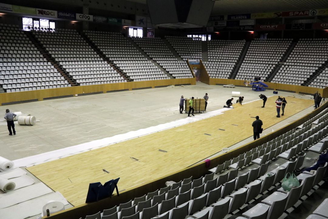 El pavelló de Fontajau, que va quedar sota les aigües durant el temporal Glòria i va haver de canviar el parquet es convertirà ara en un hospital de campanya per fer front al coronavirus. El pavelló de Fontajau, que va quedar sota les aigües durant el temporal Glòria i va haver de canviar el parquet es convertirà ara en un hospital de campanya per fer front al coronavirus.