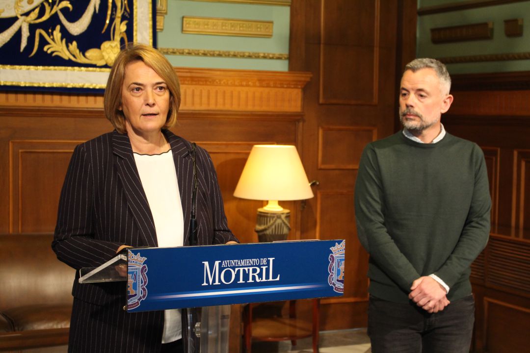 La alcaldesa de Motril, Luisa García Chamorro, y el teniente alcalde de Urbanismo, Nicolás Navarro anuncian medidas económicas La alcaldesa de Motril, Luisa García Chamorro, y el teniente alcalde de Urbanismo, Nicolás Navarro anuncian medidas económicas