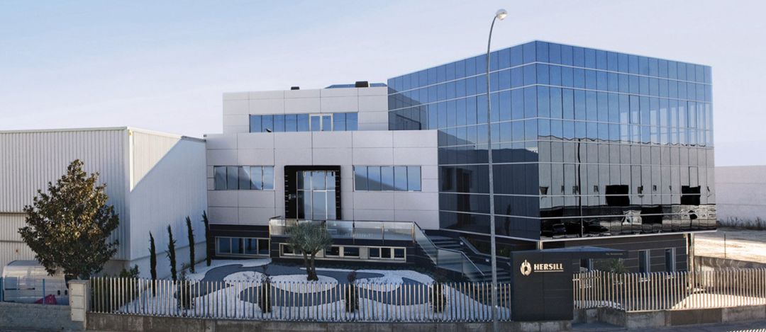 Fachada de Hersill, empresa radicada en Móstoles dedicada a la fabricación de equipos médicos Fachada de Hersill, empresa radicada en Móstoles dedicada a la fabricación de equipos médicos