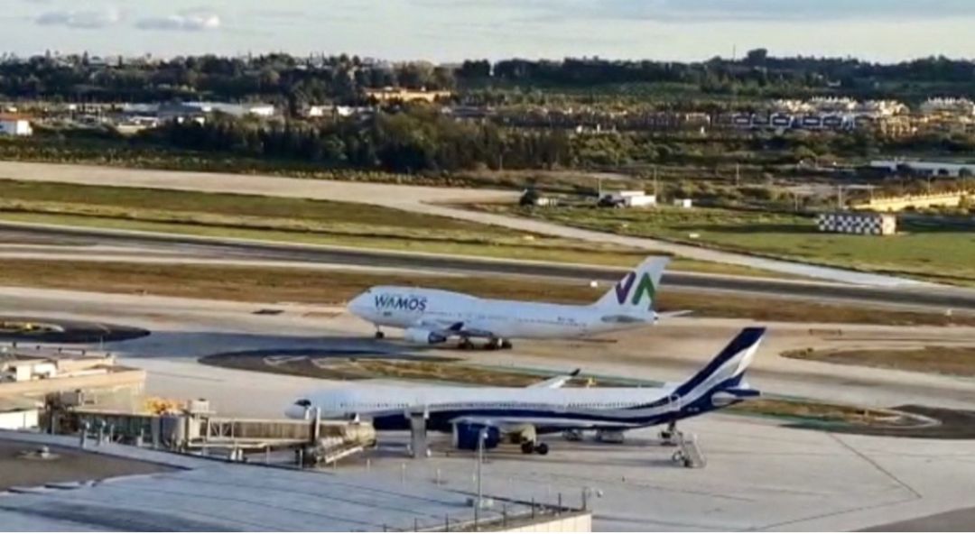 Un avión con 300 repatriados provoca un enorme estruendo al salir de Málaga Un avión con 300 repatriados provoca un enorme estruendo al salir de Málaga