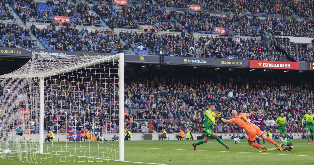 Un instante del partido de Liga entre el Barcelona y el Eibar. Un instante del partido de Liga entre el Barcelona y el Eibar.