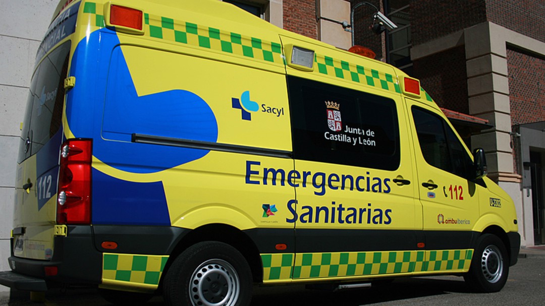 Una conductora resulta herida al volcar su turismo