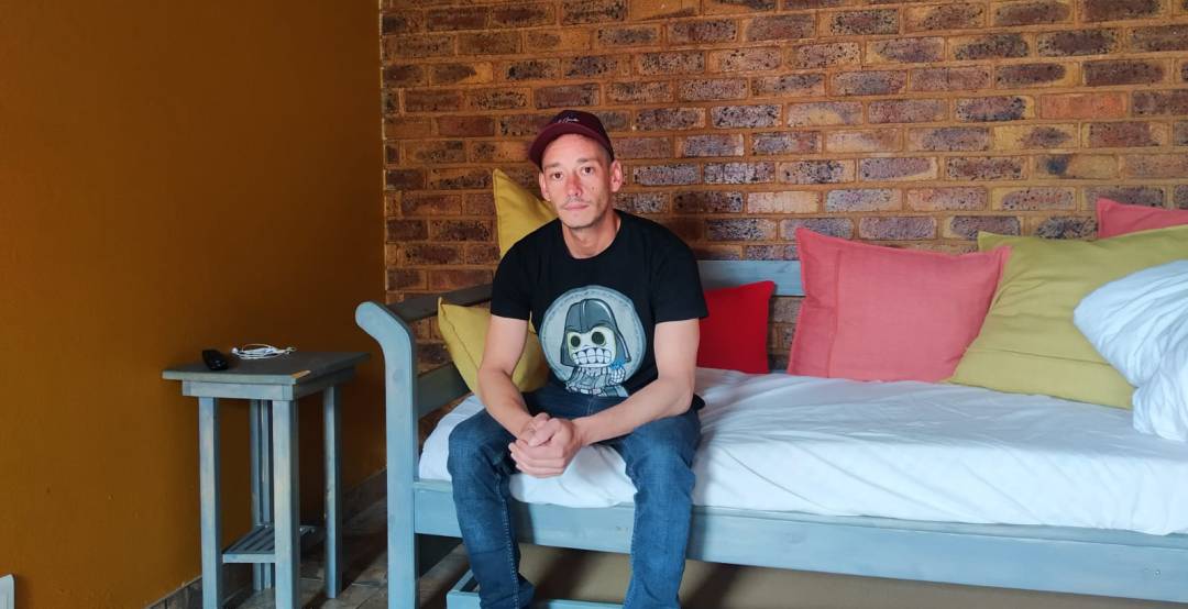 Santiago Fernández espera la repatriación junto a sus compañeros en un hotel de Johannesbrugo Santiago Fernández espera la repatriación junto a sus compañeros en un hotel de Johannesbrugo