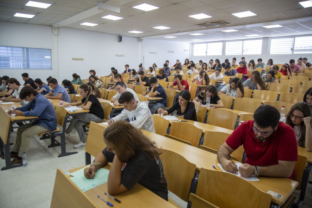 Alumnos examinándose de Seletividad. Archivo Alumnos examinándose de Seletividad. Archivo