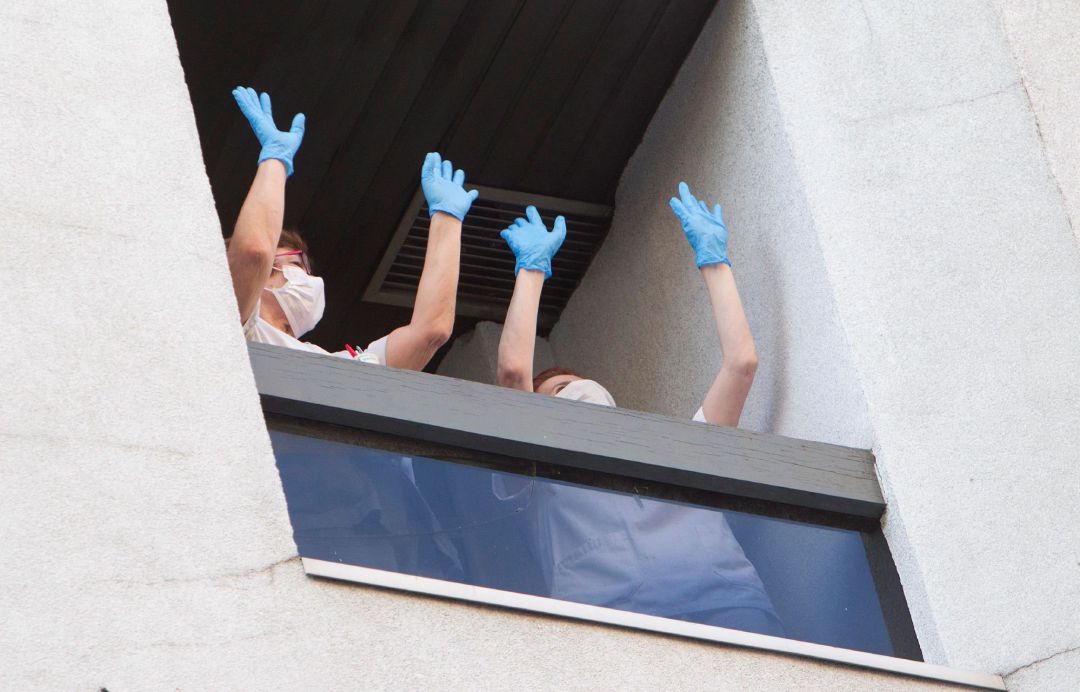 Agradecimiento de los sanitarios a la ciudadanía; en este caso, instantánea de Vigo. Agradecimiento de los sanitarios a la ciudadanía; en este caso, instantánea de Vigo.