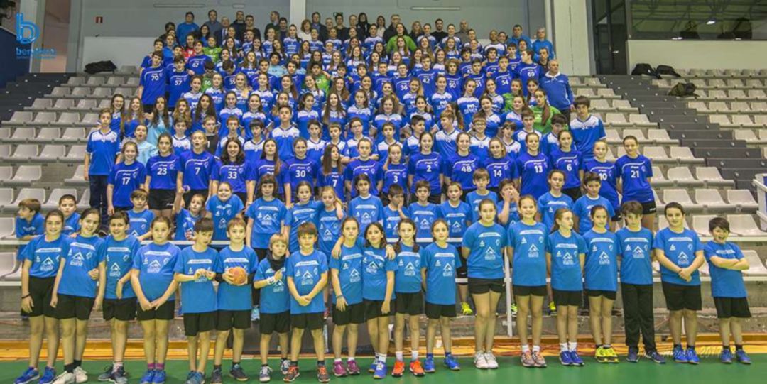Foto de familia del club donostiarra Foto de familia del club donostiarra
