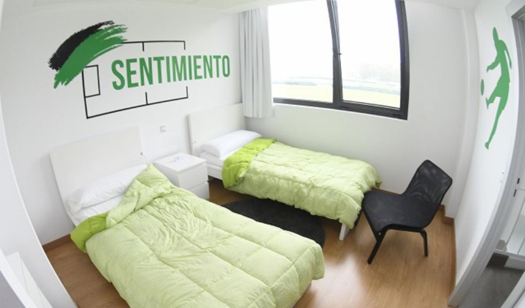 Una de las habitaciones de la residencia del club Una de las habitaciones de la residencia del club
