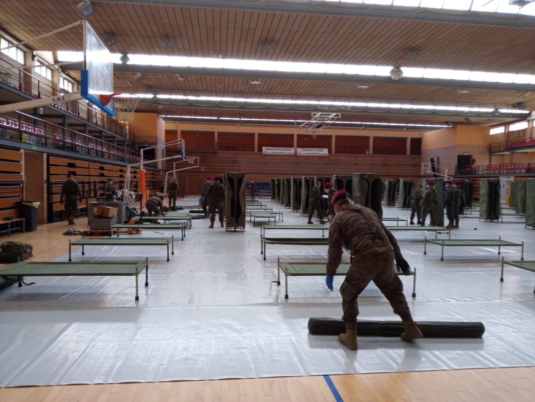 El Ejército de Tierra participa junto a la Policía Local de València en la creación de los dos albergues municipales para personas sin hogar El Ejército de Tierra participa junto a la Policía Local de València en la creación de los dos albergues municipales para personas sin hogar