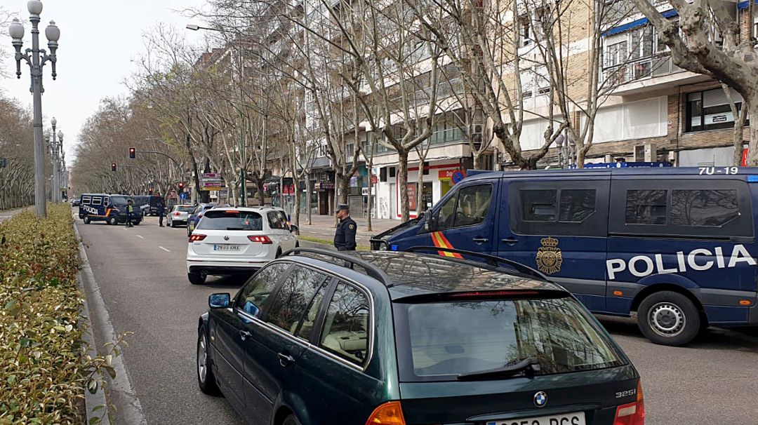 Control de la Policía Nacional en el paseo Zorrilla de Valladolid Control de la Policía Nacional en el paseo Zorrilla de Valladolid