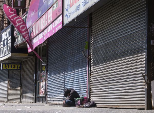 Según los números publicados hoy, más de 6.6 millones de estadounidenses solicitaron beneficios de desempleo la semana pasada.