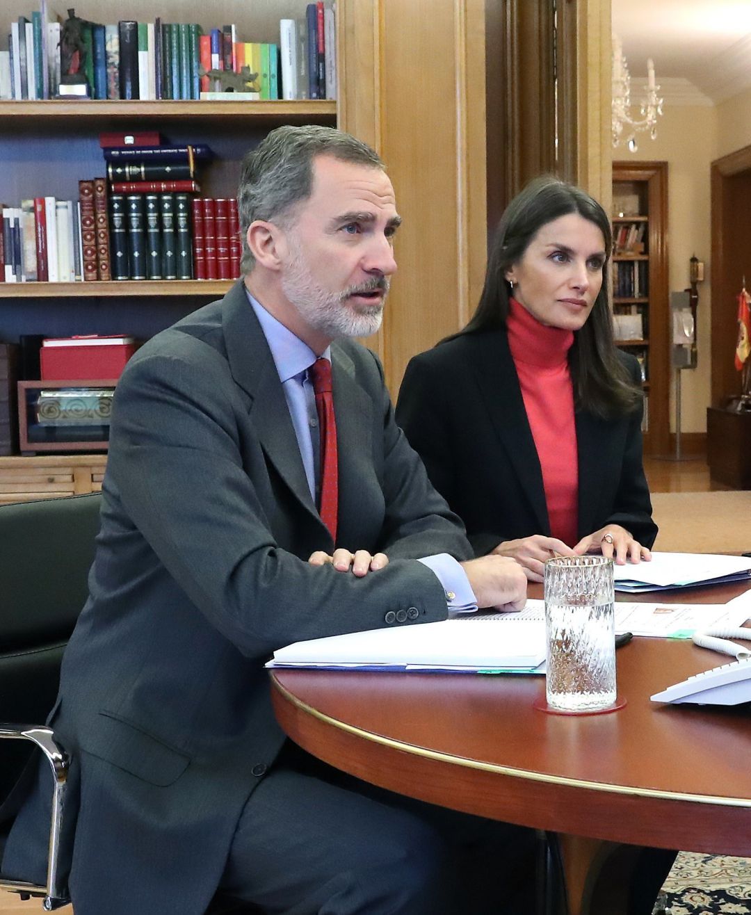 Don Felipe y doña Letizia han conversado con la Dirección del Hospital General de Alicante Don Felipe y doña Letizia han conversado con la Dirección del Hospital General de Alicante