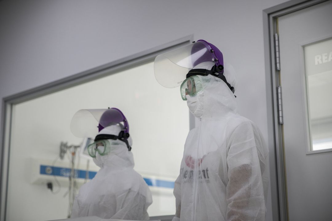 Los profesionales reciben formación sanitaria. Los profesionales reciben formación sanitaria.