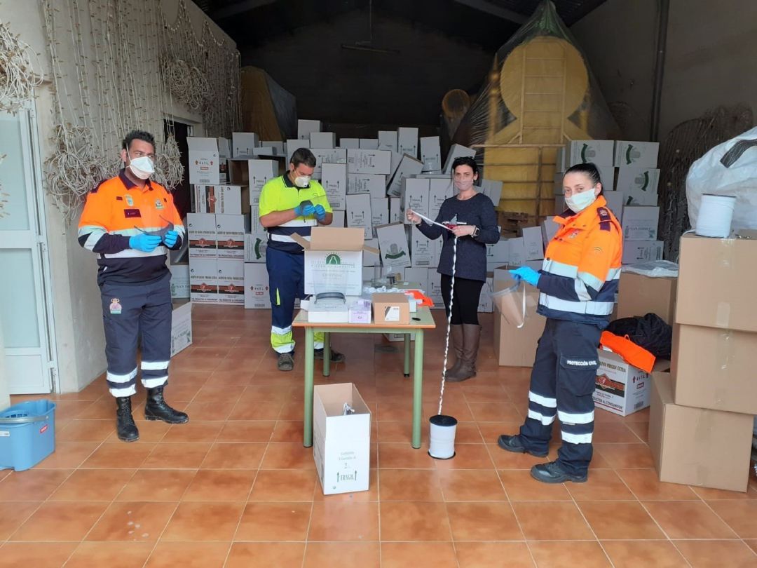 Acción solidaria de Porcuna con la fabricación de mascarillas para los sectores más necesitados durante el confinamiento. Acción solidaria de Porcuna con la fabricación de mascarillas para los sectores más necesitados durante el confinamiento.