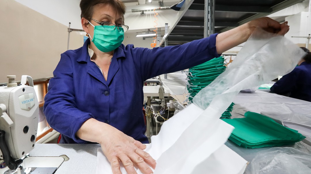 Cómo fabricar tu propia mascarilla en casa contra el coronavirus