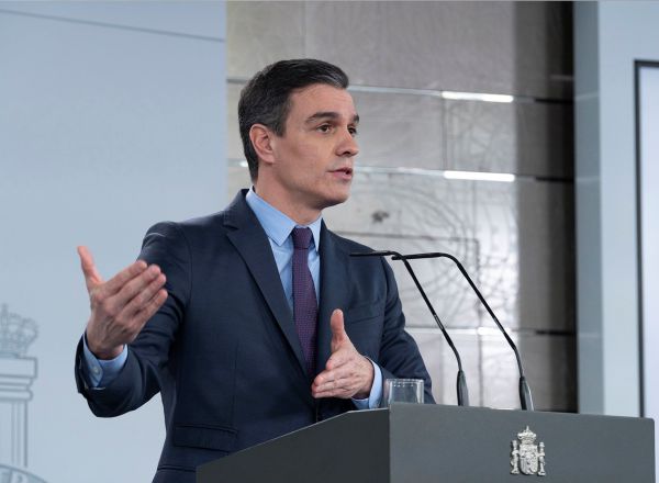 GRAF5770. MADRID, 04/04/2020.- El presidente del Gobierno, Pedro Sánchez, durante su comparecencia ante la prensa de este sábado en Moncloa, en Madrid, en la cual ha informado de que pedirá al Congreso a lo largo de la semana que viene una nueva prórroga del estado de alarma hasta el 26 de abril. EFE/ Pool Moncloa / Borja Puig De La Bellacasa