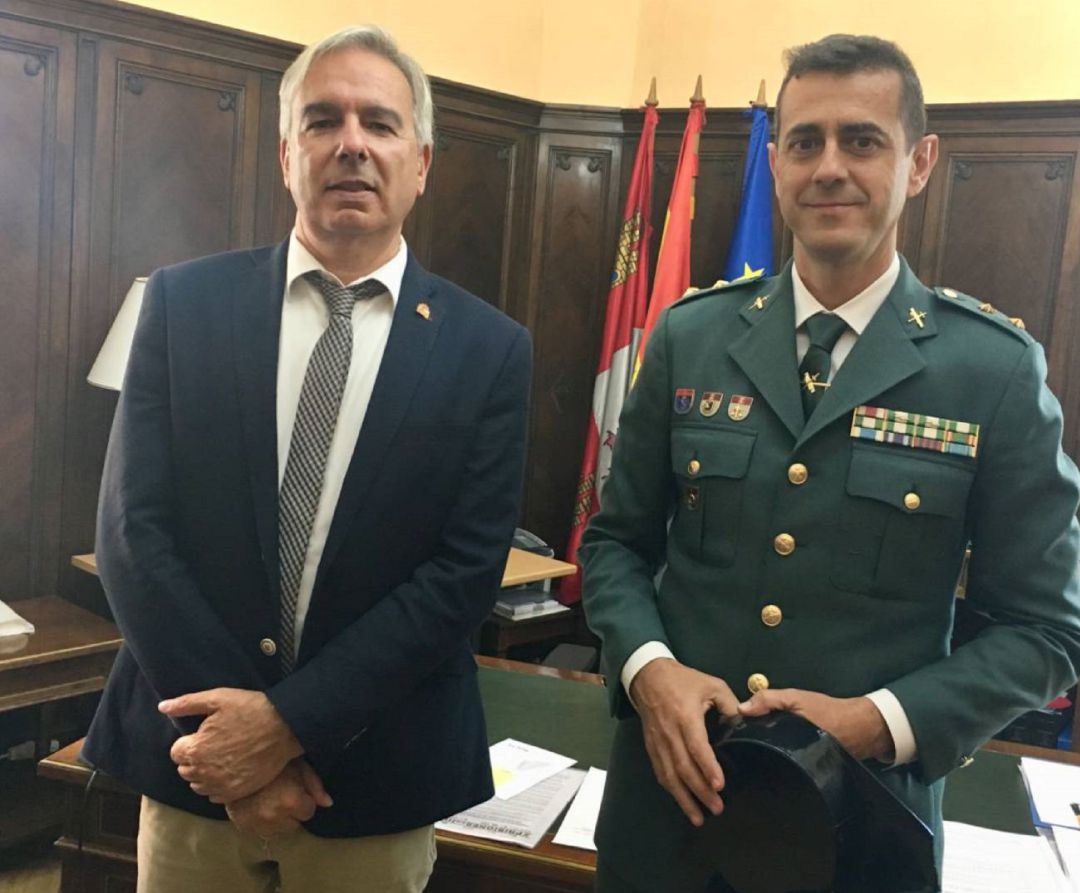 El jefe de la Comandancia de la Guardia Civil de Palencia, Rafael Campos Barquín junto al subdelegado del Gobierno El jefe de la Comandancia de la Guardia Civil de Palencia, Rafael Campos Barquín junto al subdelegado del Gobierno