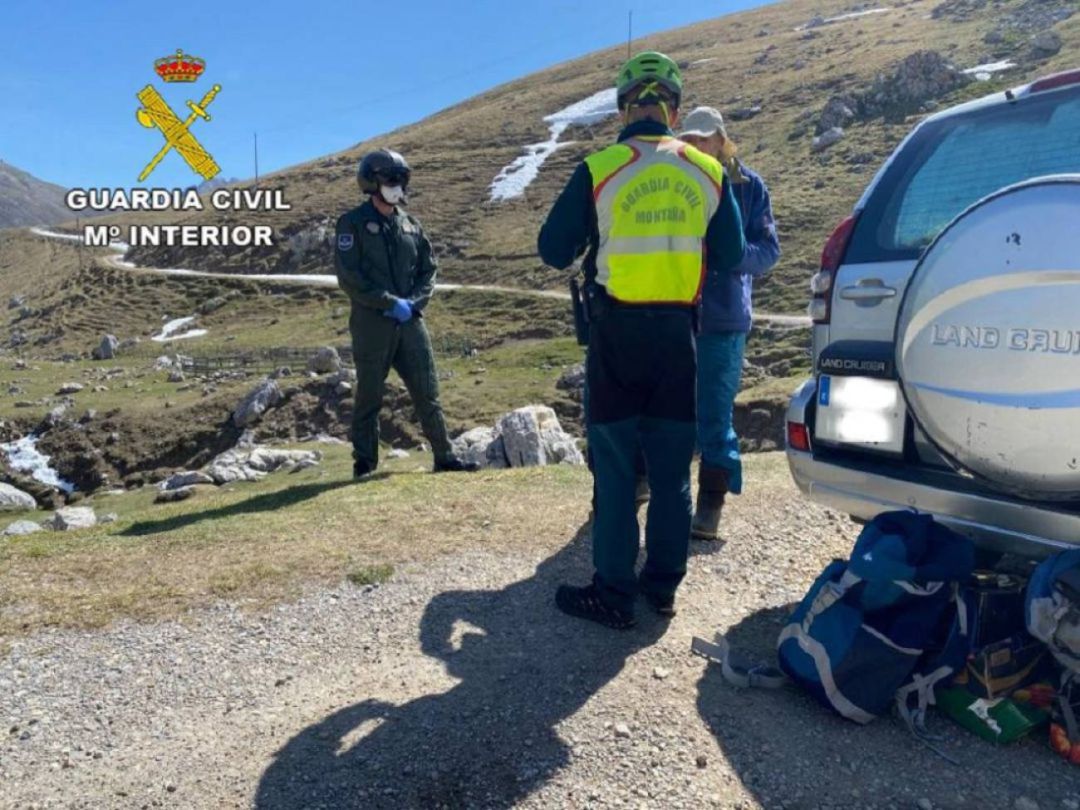 Primera denuncia al gijonés que estaba acampado en pleno Parque. Primera denuncia al gijonés que estaba acampado en pleno Parque.