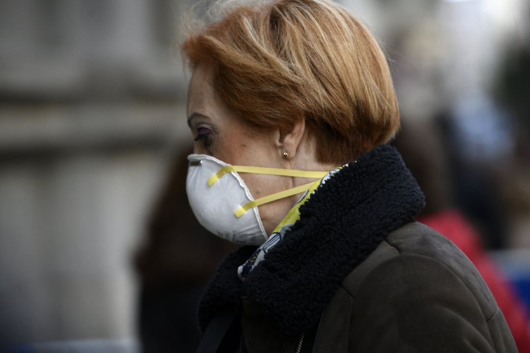 Imagen de recurso de una mujer con una mascarilla por el coronavirus. Imagen de recurso de una mujer con una mascarilla por el coronavirus.