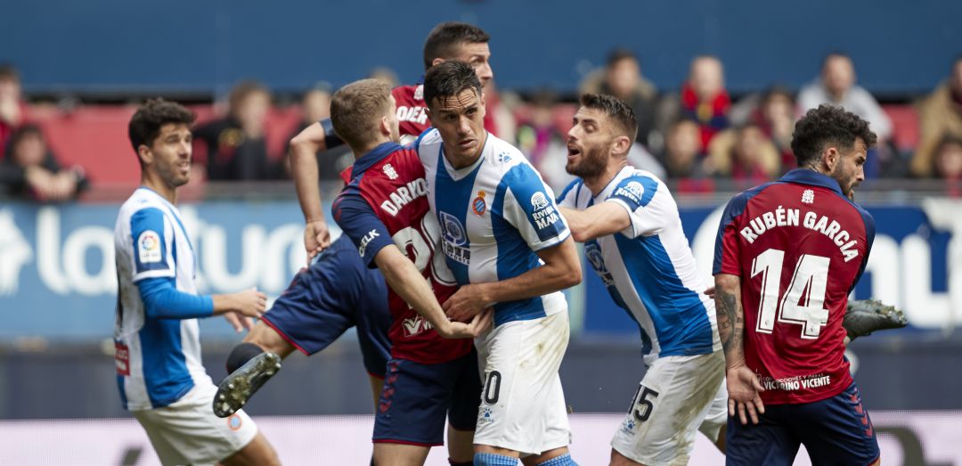 Osasuna y Espanyol, durante un partido de la última jornada de Liga disputada Osasuna y Espanyol, durante un partido de la última jornada de Liga disputada