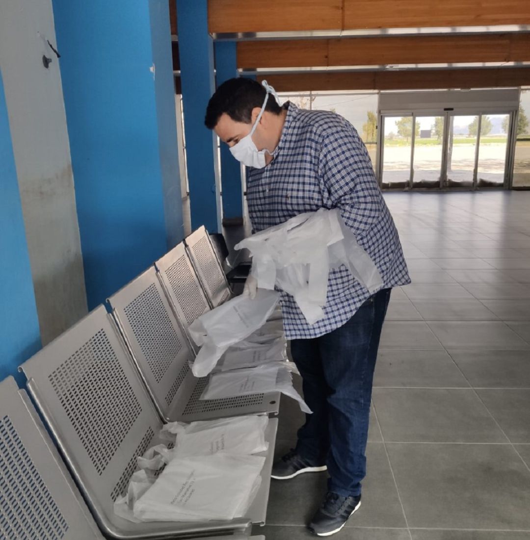 Reparto de las tareas escolares a los más desfavorecidos Reparto de las tareas escolares a los más desfavorecidos