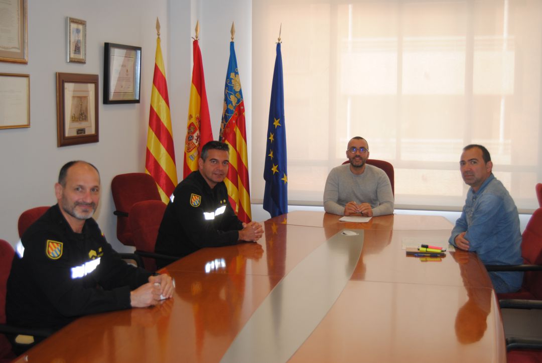 Reunión del Ayuntamiento de Vila-real con la UME Reunión del Ayuntamiento de Vila-real con la UME