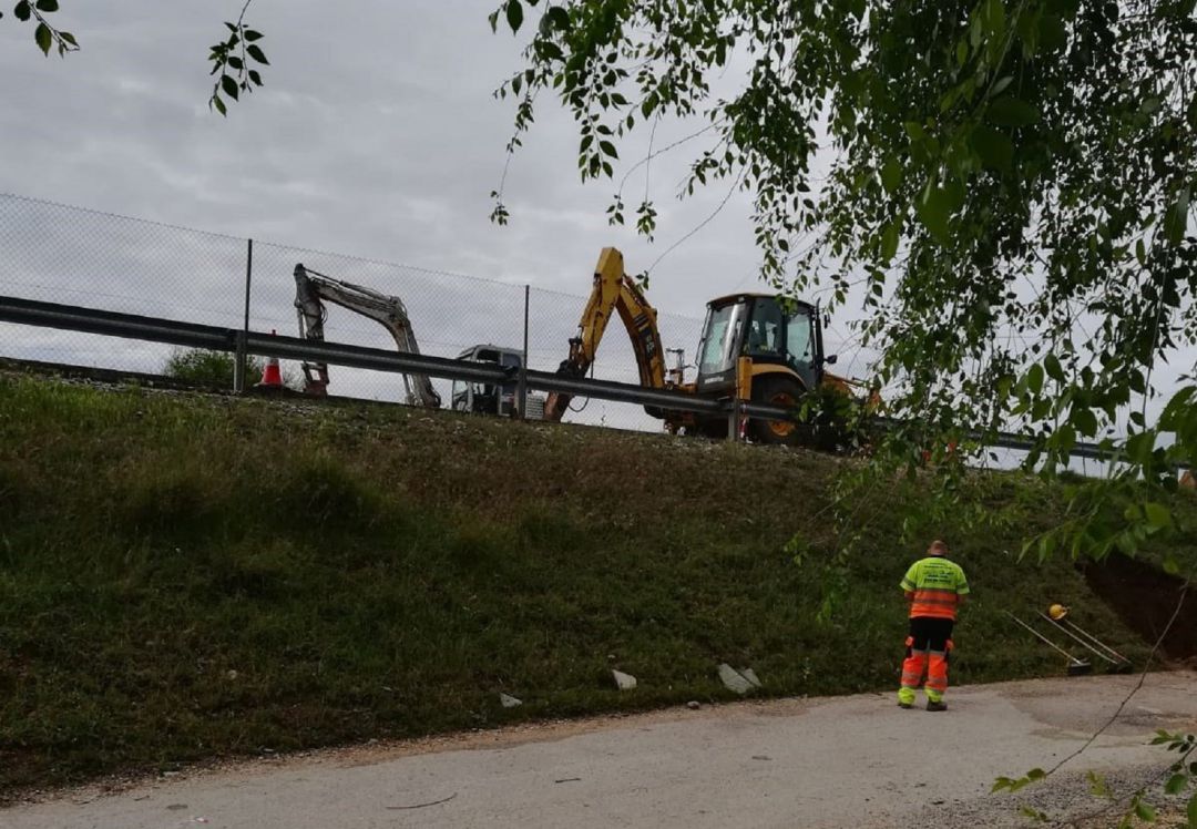 Técnicos han estado en la mañana de este martes revisando el problema en la A-4 a la altura de Andújar Técnicos han estado en la mañana de este martes revisando el problema en la A-4 a la altura de Andújar