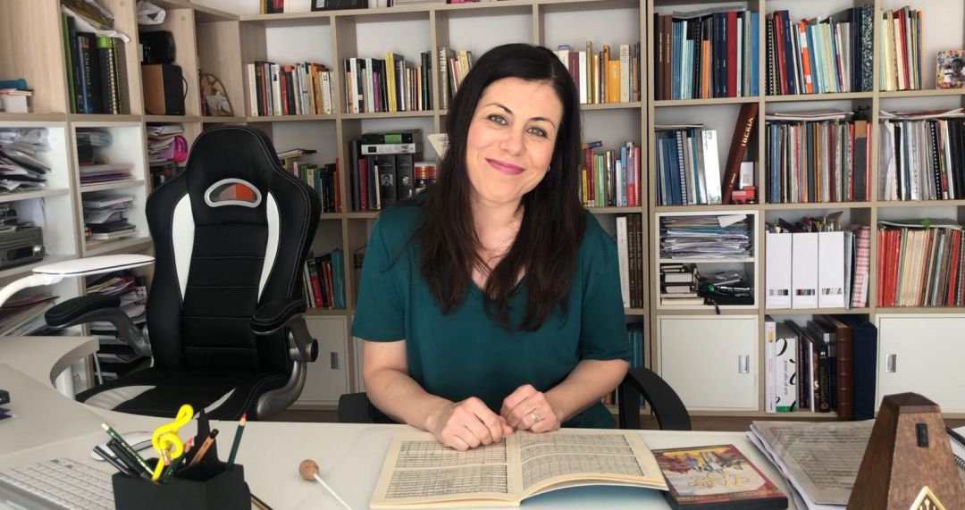 Virginia Martínez, directora de la Orquesta Sinfónica de la Región de Murcia, atiende desde casa la llamada de Hoy por hoy Virginia Martínez, directora de la Orquesta Sinfónica de la Región de Murcia, atiende desde casa la llamada de Hoy por hoy