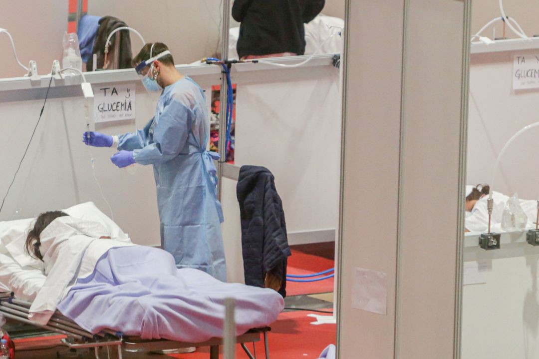 Profesionales de la sanidad siguen trabajando en estas jornadas complicadas. Profesionales de la sanidad siguen trabajando en estas jornadas complicadas.