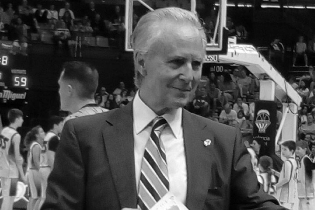 Martín Labarta, antes de un partido en La Fonteta. Martín Labarta, antes de un partido en La Fonteta.