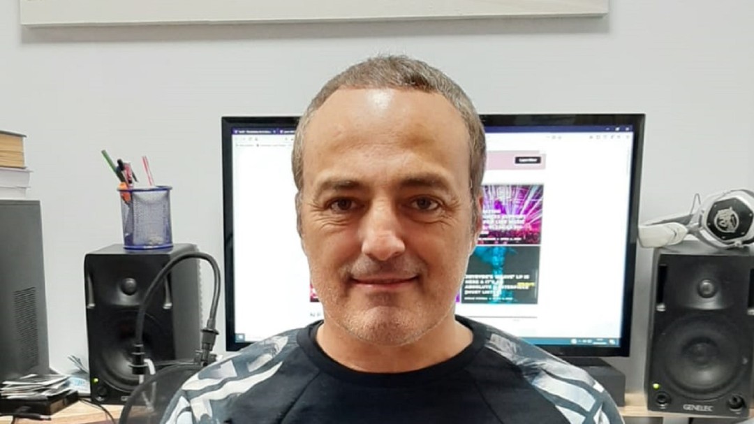 Nos confinamos con ... Luis López