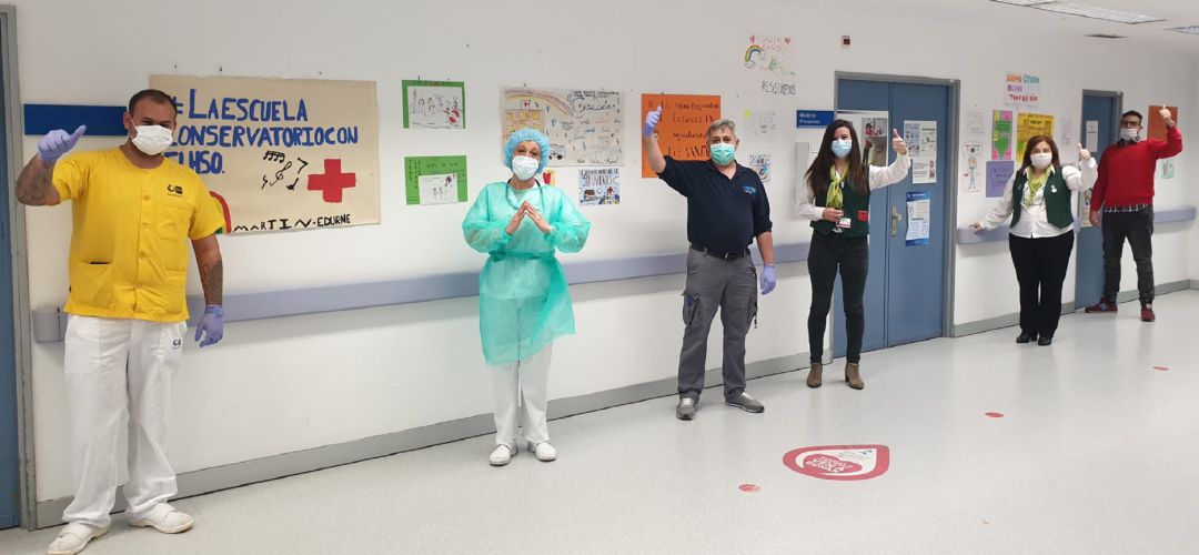 El pasillo central del hospital expone ya todos los dibujos que niños y niñas de Leganés han realizado en sus casas para llevar un mensaje apoyo a los sanitarios El pasillo central del hospital expone ya todos los dibujos que niños y niñas de Leganés han realizado en sus casas para llevar un mensaje apoyo a los sanitarios