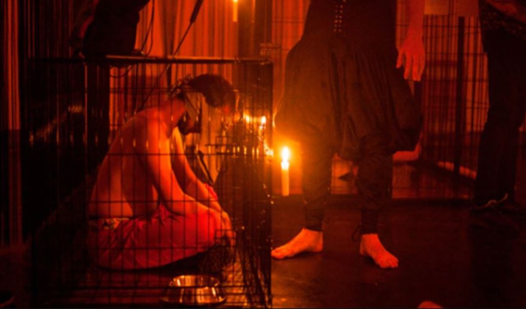 Cartel de la pieza 'Visita guiada a una sesión de BDSM' Cartel de la pieza 'Visita guiada a una sesión de BDSM'