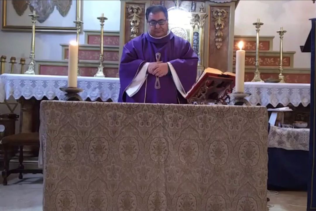 José Antonio Iglesias emite la Misa por Facebook José Antonio Iglesias emite la Misa por Facebook